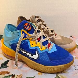 Kids Nike Tune Squad Sneakers Limited Edition Space Jam Lebron James Size 6Y